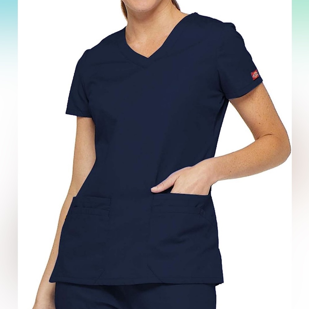 Dickies women’s every day scrub shirt new with tags size Large